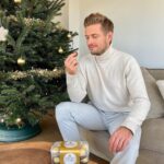Jörn Schlönvoigt Instagram - Anzeige: Bald ist Weihnachten und passend dazu hat sich Ferrero Rocher eine schöne Aktion überlegt - Ferrero Rocher erfüllt 100 Herzenswünsche von jeweils bis zu 500€. Wenn ihr euch z.b eine Kitchen Aid wünscht, ein Wellnesswochenende, Städtetrip, Theaterbesuch oder etwas individuelles, dann ist jetzt der perfekte Moment. Kauft die Ferrero Rocher 200gr Packung, ladet den Kassenbon auf der Gewinnspielseite hoch und gebt euren Herzenswunsch ein, mit ein bisschen Glück gewinnt ihr und vergoldet eure Weihnachtszeit mit Ferrero Rocher. Ich wünsche euch viel Glück #ferrerorocher #vergoldedeinweihnachten