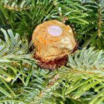 Jörn Schlönvoigt Instagram - Anzeige: Bald ist Weihnachten und passend dazu hat sich Ferrero Rocher eine schöne Aktion überlegt - Ferrero Rocher erfüllt 100 Herzenswünsche von jeweils bis zu 500€. Wenn ihr euch z.b eine Kitchen Aid wünscht, ein Wellnesswochenende, Städtetrip, Theaterbesuch oder etwas individuelles, dann ist jetzt der perfekte Moment. Kauft die Ferrero Rocher 200gr Packung, ladet den Kassenbon auf der Gewinnspielseite hoch und gebt euren Herzenswunsch ein, mit ein bisschen Glück gewinnt ihr und vergoldet eure Weihnachtszeit mit Ferrero Rocher. Ich wünsche euch viel Glück #ferrerorocher #vergoldedeinweihnachten
