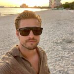Jörn Schlönvoigt Instagram – Good times, Beach times #travel #makingmemories