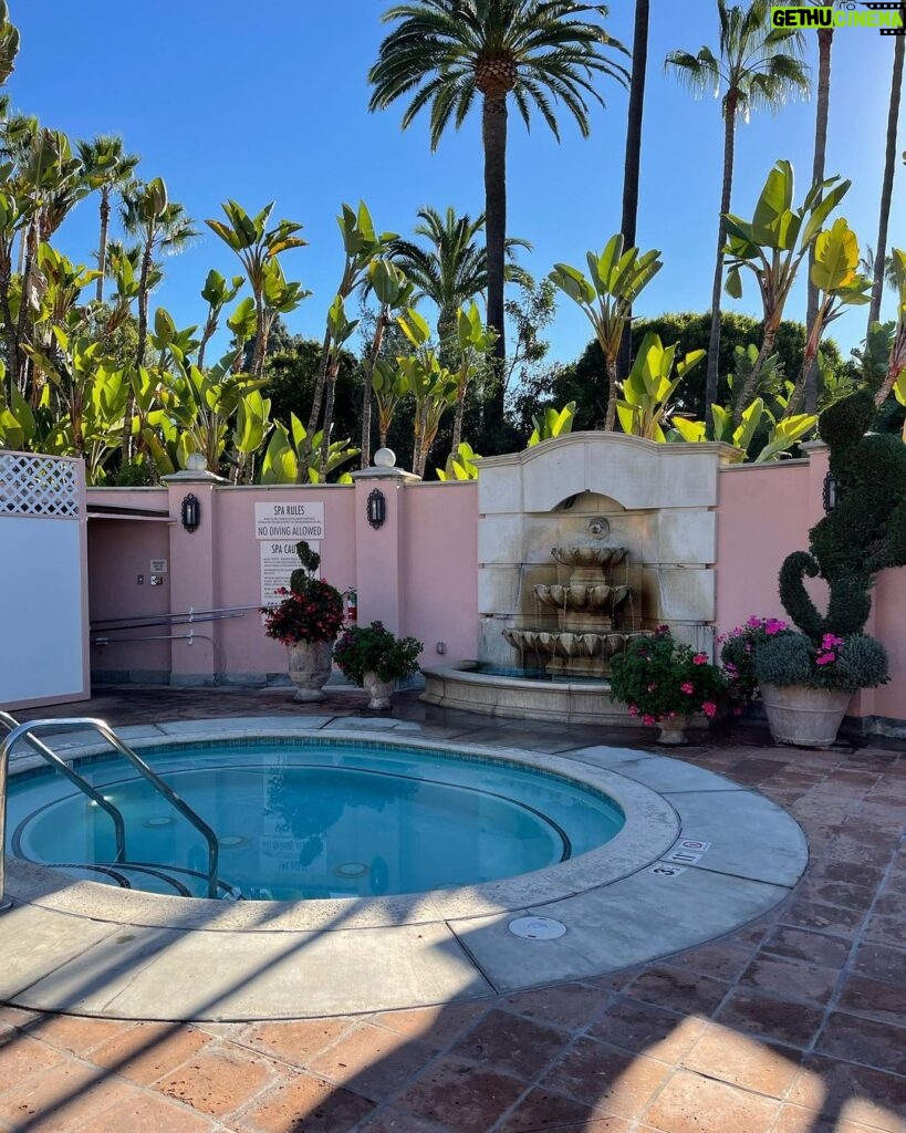 Jörn Schlönvoigt Instagram - Hey everyone, i’m currently preparing for my return to GZSZ. I am very happy to be back in front of the camera in January and send you many greetings from the @bevhillshotel #beverlyhills #travel #america Beverly Hills, California