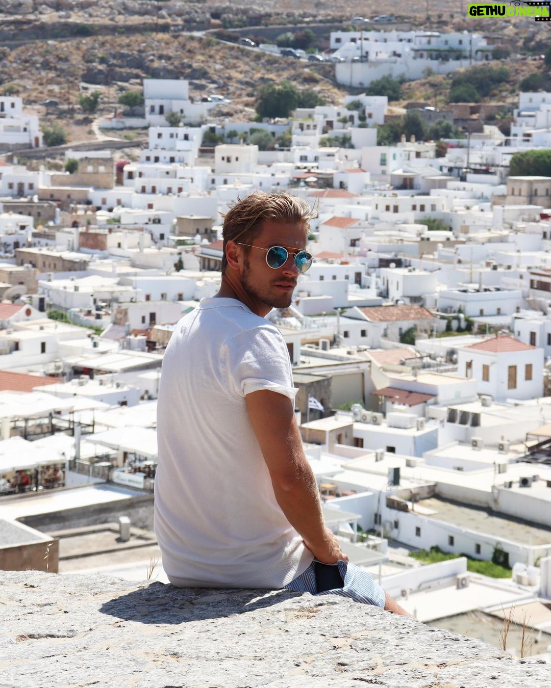 Jörn Schlönvoigt - 7.4K Likes - 35 deGreece #lindos #griechischerwein #travel