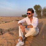 Jörn Schlönvoigt Instagram - Anzeige: Morgen ist es soweit, ich bin wieder auf der Babywelt in Berlin. Beim Experten-Talk um 15 Uhr spreche ich mit einer Ärztin zu Kindergesundheit, Impfen und wie ich Delia von klein auf alles für eine gesunde Entwicklung mitgebe. Sichert euch ein Autogramm und Selfie beim anschließenden Kuscheltier-Impfen in Halle 22, Stand F15. Ich freue mich auf euch! #babyweltberlin #wirfuersimpfen #ungleichgleich Mit freundlicher Unterstützung von Pfizer.
