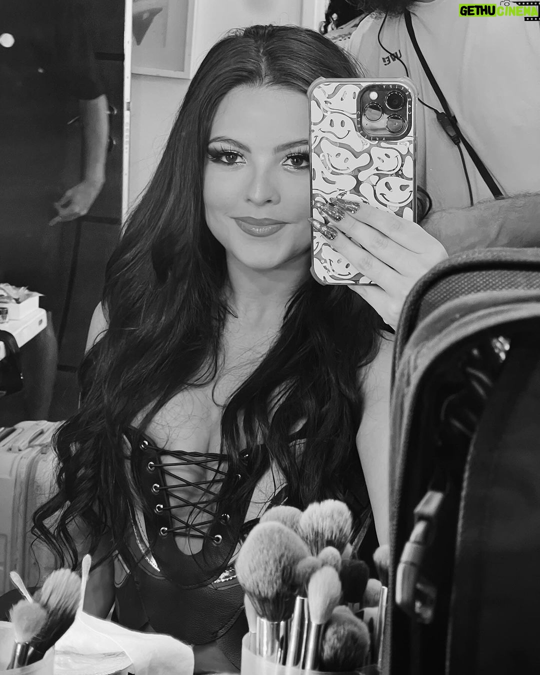 Júlia Gomes Instagram - seguuuuuuuuwwwwra ❤️🔥 Ontem encerramos as gravações desse ano do melhor jeito! Que madrugada mais que especial! Obrigada a todos os envolvidos pela energia, paciência e dedicação! RENSGA! 🤠🤠🤠🤠 Rio de Janeiro, Rio de Janeiro