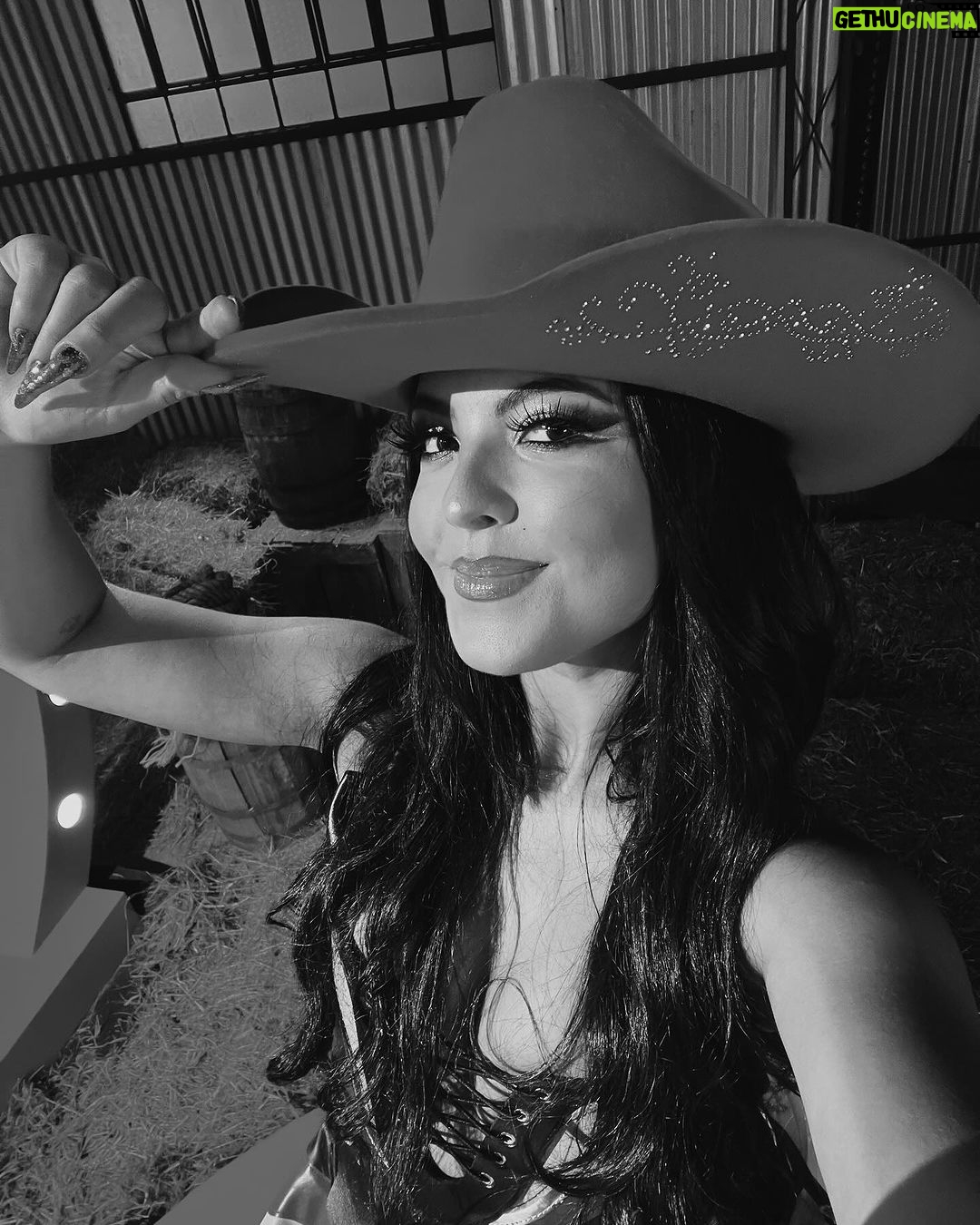 Júlia Gomes Instagram - seguuuuuuuuwwwwra ❤️🔥 Ontem encerramos as gravações desse ano do melhor jeito! Que madrugada mais que especial! Obrigada a todos os envolvidos pela energia, paciência e dedicação! RENSGA! 🤠🤠🤠🤠 Rio de Janeiro, Rio de Janeiro