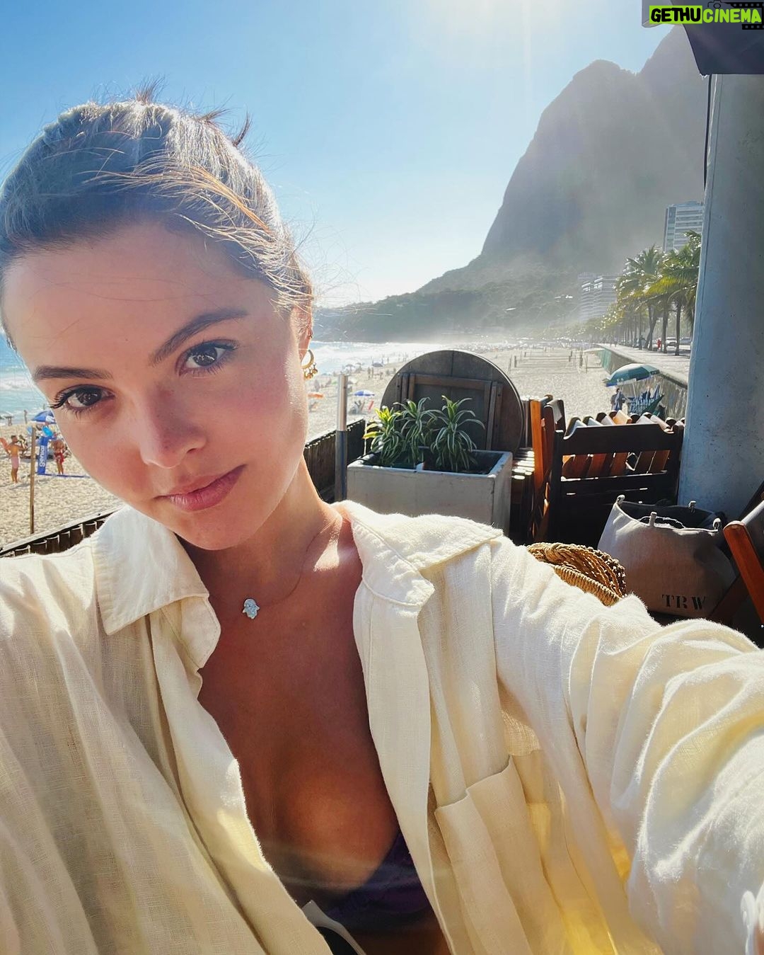 Júlia Gomes Instagram - Domingo na praia 🤍 Rio de Janeiro, Rio de Janeiro