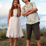 Júlia Gomes Instagram - Hoje no dia do ator eu vou mostrar um pouco da minha trajetória! Foi um grande caminho até chegar aqui! Começando com teatro musical quando tinha 6 aninhos interpretando a Gretel em A Noviça Rebelde! Com 8 anos fiz minha primeira novela, A Vida da Gente onde vivi a Sofia. Com 9 eu conheci a personagem Elisa em Amor Eterno Amor. Dei vida a Princesa Fiona em Shreck O Musical com 10 anos. Dos 11 aos 13 eu vivi a Marian em Chiquititas. Com 18 fiz meu primeiro filme, Confissões De Uma Garota Excluída, Valentina… Você é tão especial! Kaka, você também tornou o meu Verão Inesquecível, obrigada! Agora estou feliz de anunciar que mais um personagem novo está por vir, e nossa jornada continua… 🖤 Rio de Janeiro, Rio de Janeiro