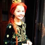 Júlia Gomes Instagram - Hoje no dia do ator eu vou mostrar um pouco da minha trajetória! Foi um grande caminho até chegar aqui! Começando com teatro musical quando tinha 6 aninhos interpretando a Gretel em A Noviça Rebelde! Com 8 anos fiz minha primeira novela, A Vida da Gente onde vivi a Sofia. Com 9 eu conheci a personagem Elisa em Amor Eterno Amor. Dei vida a Princesa Fiona em Shreck O Musical com 10 anos. Dos 11 aos 13 eu vivi a Marian em Chiquititas. Com 18 fiz meu primeiro filme, Confissões De Uma Garota Excluída, Valentina… Você é tão especial! Kaka, você também tornou o meu Verão Inesquecível, obrigada! Agora estou feliz de anunciar que mais um personagem novo está por vir, e nossa jornada continua… 🖤 Rio de Janeiro, Rio de Janeiro