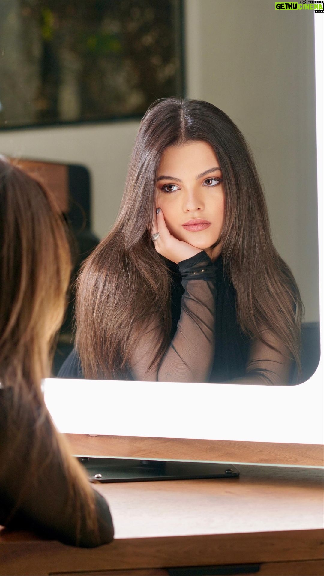 Júlia Gomes - 53.5K Likes - Assinando o novo visual da top @julinhagomes , com Inoa de @loreal_brasil
Que tal essa versão brunnete da musa, meninas ?