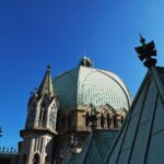 Júlia Gomes Instagram - Catedral Metropolitana de São Paulo, mais conhecida como Catedral da Sé! Localizada no centro de São Paulo ela é um dos pontos turísticos mais visitados por aqui! Você já conhece? Me conta ai nos comentários! 🫶🏻🤍