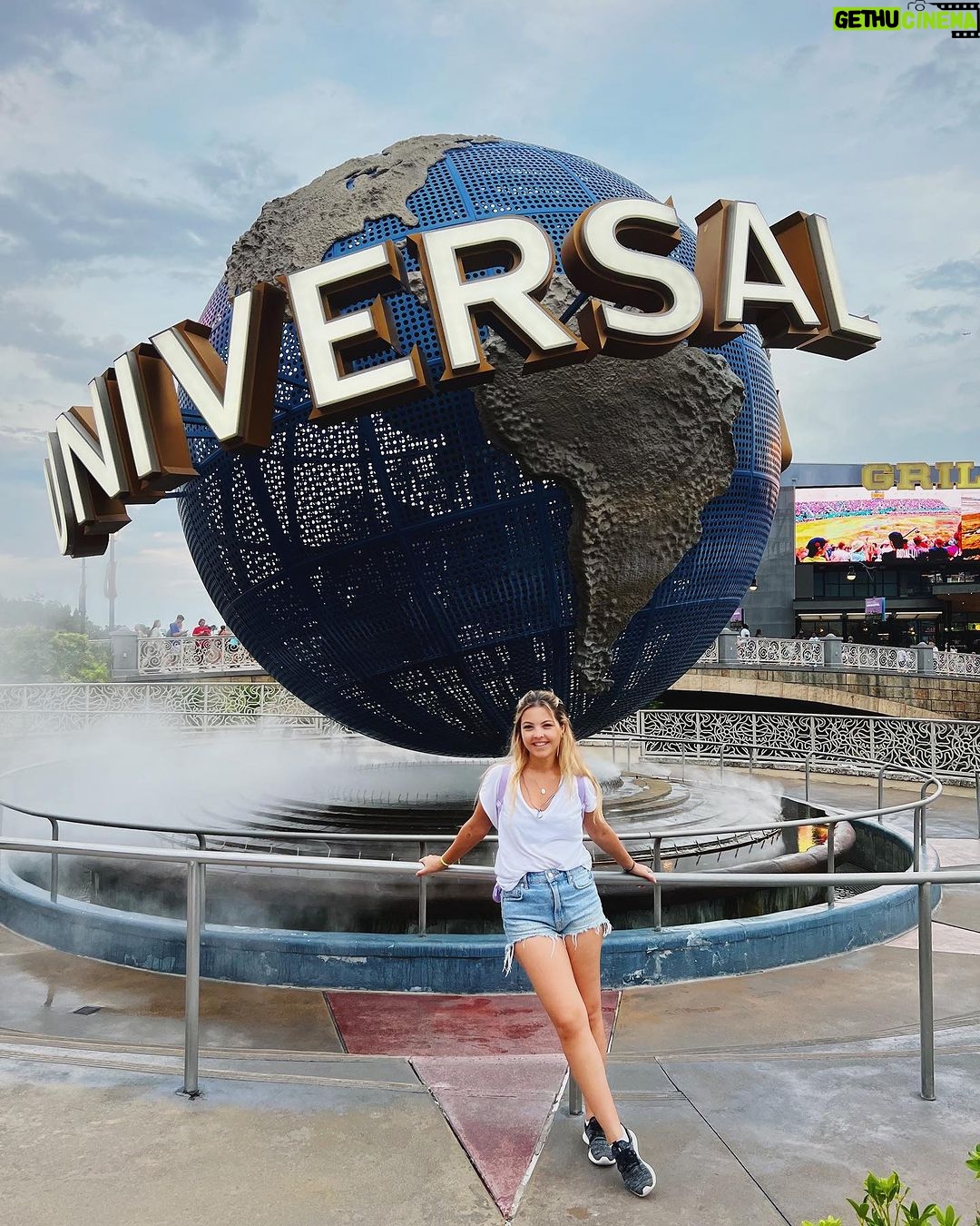 Júlia Gomes Instagram - Que saudades que eu estava de Orlando! Fazer parque é tão gostoso! Amei cada segundinho aqui! Muito obrigada @worldvacationhomes pela casa especial que passamos nesses dias incríveis! 🩵👋🏼🌟 Universal Studios