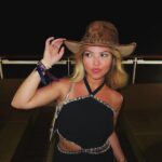 Júlia Gomes Instagram - A noite do chapéu foi emocionante, com direito a show da Família Lima, Sandy e para encerrar, Chitãozinho e Xororó! Inesquecível! ❤️🤠 Nassau Cruise Port