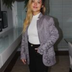 Júlia Gomes Instagram - GRWM para o dia das mães com @littbrasil 🤍 Hoje reproduzi com Litt um look usado pela minha mãe na adolescência! Usei as peças da nova coleção de inverno 🌟 E ai, ficou parecido? Me conta o que vocês acharam! Feliz dia das mães! 🥰