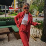 Júlia Gomes Instagram - Segundamos em São Paulo! Hoje eu to um pontinho vermelho com esse look de @littbrasil ❤️ São Paulo, Brazil