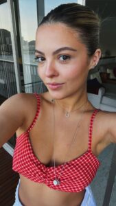 Júlia Gomes Instagram - Penteado rápido, prático e perfeito pra bad hair days!!! ❤️ Rio de Janeiro, Rio de Janeiro