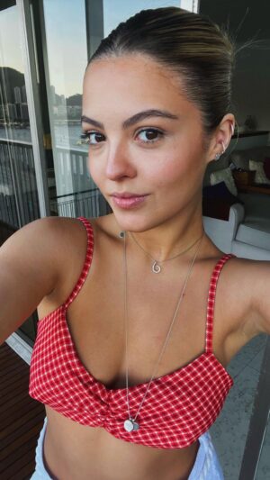 Júlia Gomes Instagram - Penteado rápido, prático e perfeito pra bad hair days!!!
❤️
