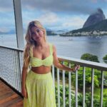 Júlia Gomes Instagram – Um look lindo para uma vista linda! Estou completamente apaixonada pela nova coleção da @littbrasil 💚 Um conjunto mais lindo que o outro! 🌟 Rio de Janeiro, Rio de Janeiro