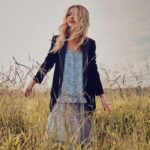 Júlia Gomes Instagram - Qual a sua música favorita do John Mayer? Eu começo: Free Fallin’ 🤍