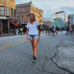 Júlia Gomes Instagram - Que saudades que eu estava de Orlando! Fazer parque é tão gostoso! Amei cada segundinho aqui! Muito obrigada @worldvacationhomes pela casa especial que passamos nesses dias incríveis! 🩵👋🏼🌟 Universal Studios