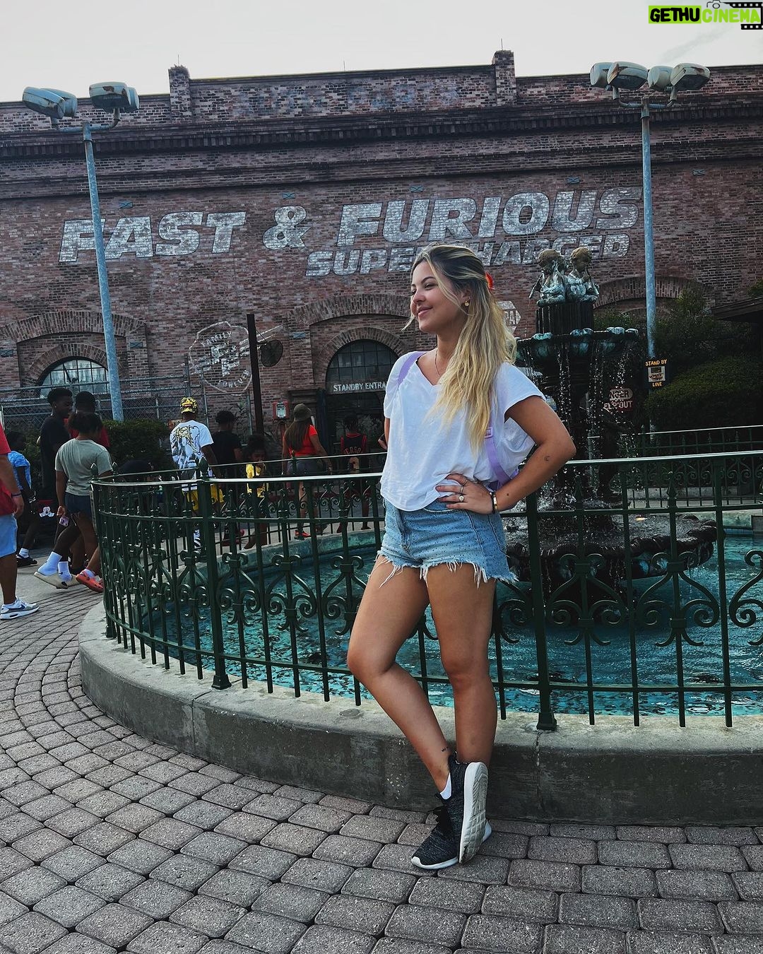 Júlia Gomes Instagram - Que saudades que eu estava de Orlando! Fazer parque é tão gostoso! Amei cada segundinho aqui! Muito obrigada @worldvacationhomes pela casa especial que passamos nesses dias incríveis! 🩵👋🏼🌟 Universal Studios