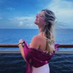Júlia Gomes Instagram - Ja estou morrendo de saudades dessa viagem! Mas para matar a saudade queria deixar esse look especial registrado! Esse chale da nova coleção da @scarfme é lindo demais! além de ser super versátil é super charmoso, na cor rosa então… lindo demais 🩷 Ocean Cay, Bahamas