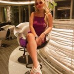 Júlia Gomes Instagram - A última noite do navio pede um look caprichado! Hoje apostei na minha sandália da @santa_lolla para essa noite tropical! Quantos momentos inesquecíveis! Ja estou com saudades 💜 Ocean Cay, Bahamas