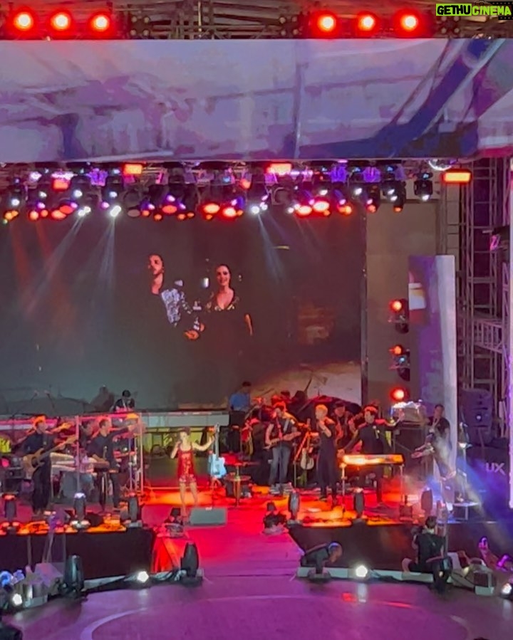 Júlia Gomes Instagram - A noite do chapéu foi emocionante, com direito a show da Família Lima, Sandy e para encerrar, Chitãozinho e Xororó! Inesquecível! ❤️🤠 Nassau Cruise Port