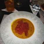 Júlia Gomes Instagram - Que delicia de jantar! Hoje conheci o restaurante @mirogastronomia através do @duogourmet que é um app incrível onde você pode conhecer novos restaurantes renomados no Brasil com o benefício de pedir dois pratos principais e pagar apenas um só, não é demais? 🤩 Obrigada pela cia @elisaannenbergpaglia 🤍 São Paulo, Brazil