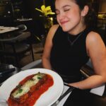 Júlia Gomes Instagram - Que delicia de jantar! Hoje conheci o restaurante @mirogastronomia através do @duogourmet que é um app incrível onde você pode conhecer novos restaurantes renomados no Brasil com o benefício de pedir dois pratos principais e pagar apenas um só, não é demais? 🤩 Obrigada pela cia @elisaannenbergpaglia 🤍 São Paulo, Brazil