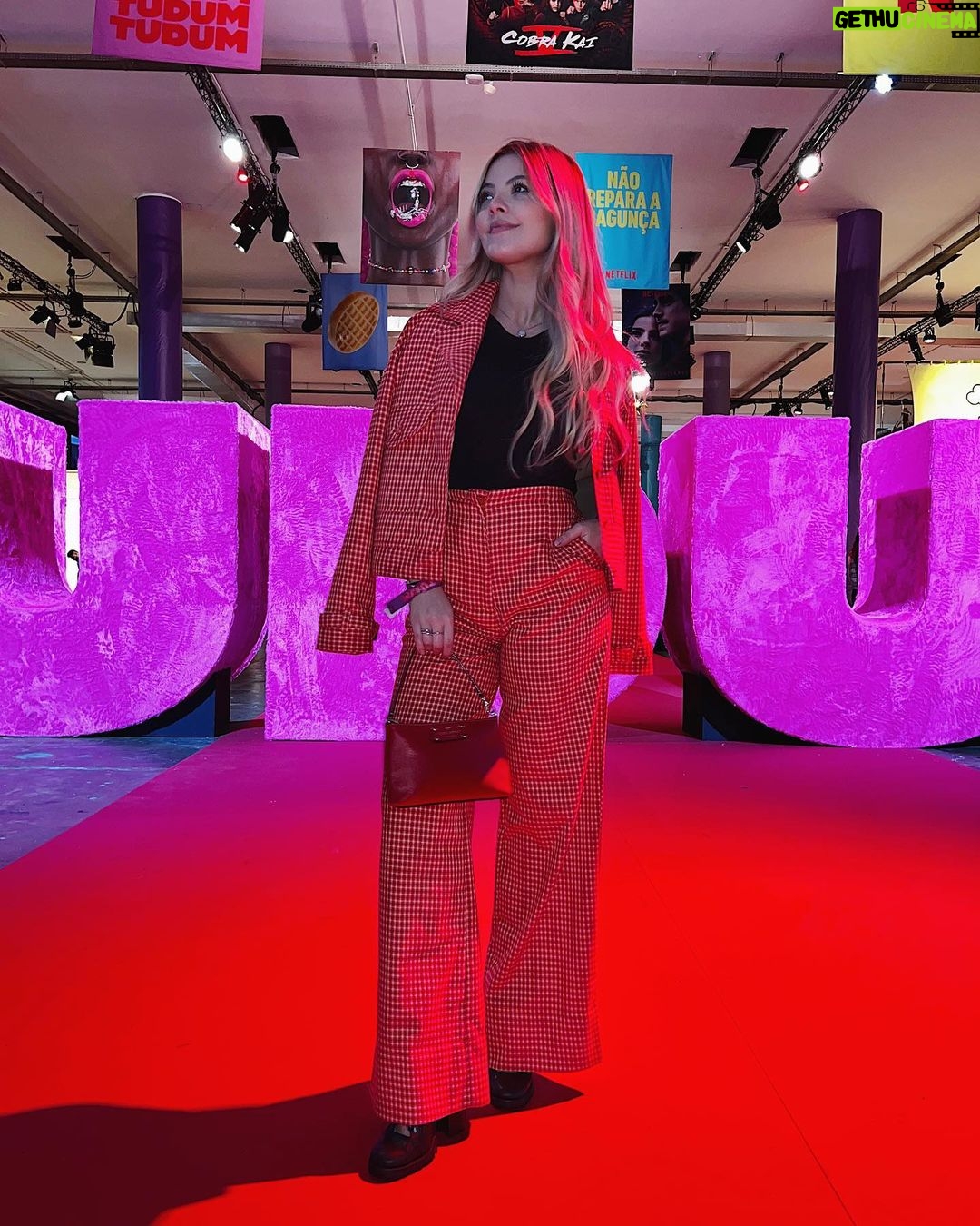 Júlia Gomes Instagram - TUDUM! O único evento presencial da #Netflix acontece aqui no Brasil nesse fim de semana no Parque Ibirapuera! Aqui vocês tem acesso a novidades e ativações nas nossas series mais amadas! Qual sua série favorita da @netflixbrasil ? 🥰❤️ Ibirapuera Parque