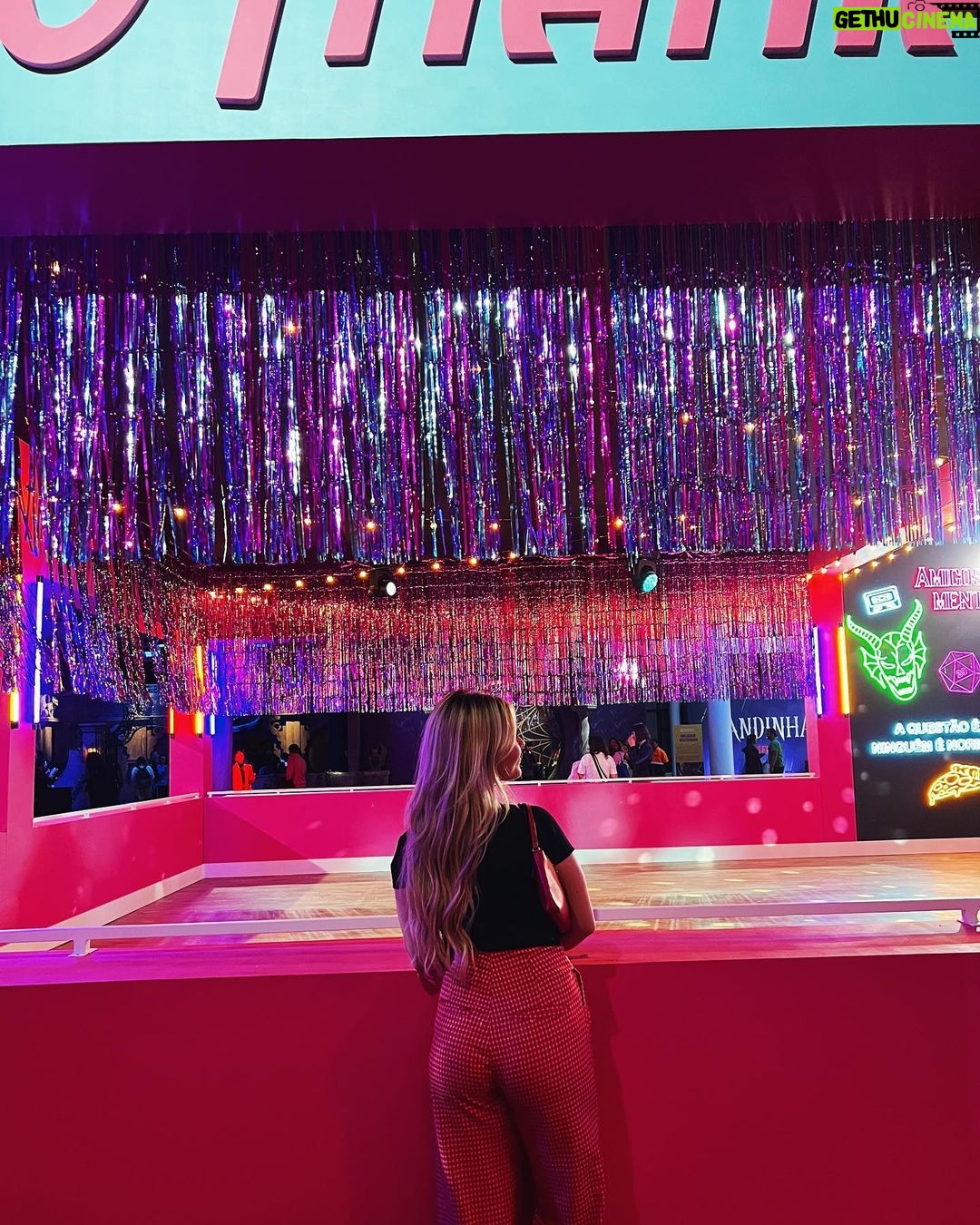 Júlia Gomes Instagram - TUDUM! O único evento presencial da #Netflix acontece aqui no Brasil nesse fim de semana no Parque Ibirapuera! Aqui vocês tem acesso a novidades e ativações nas nossas series mais amadas! Qual sua série favorita da @netflixbrasil ? 🥰❤️ Ibirapuera Parque