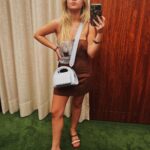 Júlia Gomes Instagram - A lot of mirror selfies in the fitting room - @misci__ 💙 São Paulo, Brazil