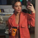Júlia Gomes Instagram - Hoje o dia é feliz para nós, os amantes de café 🤎 Sextou de uma forma sensacional porque a @mais1.cafe está distribuindo 100 mil cafés para todos hoje! A promoção está rolando no Brasil INTEIRO!!!! Va até uma loja mais próxima de você e ganhe Mais Um Café 🌟
