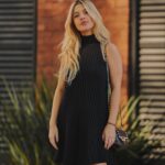Júlia Gomes Instagram - O look de hoje é o meu favorito dessa coleção da @littbrasil 💚 Apostei em um vestido pretinho básico, estiloso e confortável para conferir a nova coleção de verão no showroom da litt! Acompanhem meus stories pra saber mais sobre meu dia 🌟 São Paulo, Brazil