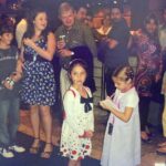 Júlia Gomes Instagram - Sim, na primeira foto vocês podem ver uma mini Julinha de 6 anos dando um autógrafo 🥹 Desde NENÉM praticamente ja fazendo o que eu mais amo! Feliz dia das crianças ❤️
