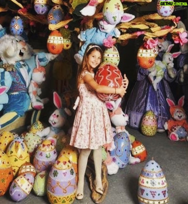Júlia Gomes Instagram - Feliz Páscoa! Que seja um momento de renovação, amor e esperança em nossas vidas 🐰🌟❤️