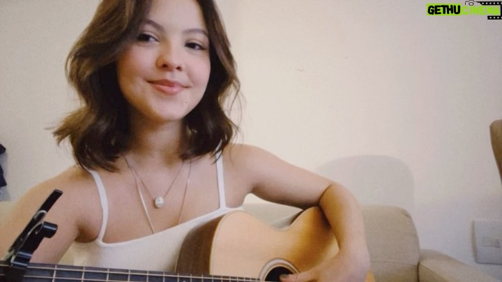Júlia Gomes Instagram - Impossible - @clairo