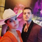 Júlia Gomes Instagram – Rensga, você foi o sonho mais especial que eu já conquistei! Me sinto realizada de ter trabalhado com essa família que me acolheu tanto, com muito amor e carinho! Vivi intensamente todos os dias de gravação extremamente feliz e grata! Foi uma mudança radical, uma imersão em uma personagem com personalidade muito forte, músicas que eu amo mais que tudo… Luane, você era pra ser minha e eu te agarrei com toda força de universo! Missão cumprida! Obrigada, obrigada e obrigada por essa oportunidade! ❤️
Obrigada toda equipe @glazentretenimento @maymraluc @caroldurao @recorrea @bella_gabaglia @natwarth pelo amor e carinho comigo no set!
Em breve, uma 2ª e 3ª temporada com muita trama boa na @globoplay 🦅❤️‍🔥 Rio de Janeiro, Rio de Janeiro