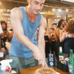 Júlia Gomes Instagram - Amigos, caipirinhas de limão, pirulitos e bolo de aniversário! 🩵 Rio de Janeiro, Rio de Janeiro