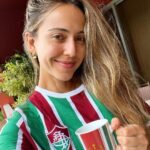 Júlia Mendes Instagram – Eu e minha sobrinha perfeita viemos dar BOM DIA!!! Só os tricolores respondem! (Mentira, os educados também) kkk NENSE!!! ♥️💚♥️