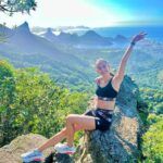 Júlia Mendes Instagram - Impossível por em palavras! A natureza é algo que me emociona. Obrigada meu corpo e minha saúde por me proporcionar vistas como essa. Obrigada minha equipe pela melhor energia sempre! A vista é mais bonita com vocês! 🙌🏼💚✨ Pedra Da Proa