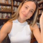 Júlia Mendes Instagram - O Instagram não lembra mas a gente pode fazer esse exercício todos os dias! Repitam comigo: “Instagram não é vida real!” ♥️