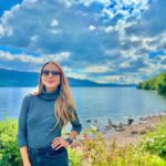 Júlia Mendes Instagram - Eu sei que a natureza é algo inexplicável mas hoje ela passou dos limites! Que dia inesquecível! 😍🦖🙌🏼✨obs: na última foto, biólogos dirão que é montagem mas eu digo que foi sorte! Kkk Loch Ness, Highlands, Scotland!!