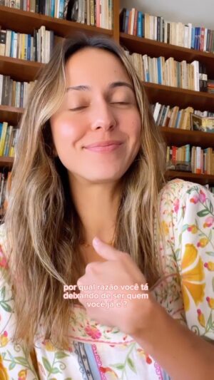 Júlia Mendes Instagram - Escute a música que está tocando dentro de você! O que é pra ser, já é…✨