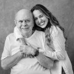 Júlia Mendes Instagram - Pai. Apenas três letrinhas mas um significado imenso e eu ainda tirei a sorte grande por compreender o sentido dessa palavra através de você. Obrigada por sempre me mostrar o lado bom da vida, ou melhor: por me fazer olhar o lado bom das coisas mesmo quando tudo parece desabar. Obrigada por me mostrar diariamente que o bom humor salva, e que sem ele estaríamos perdidos. Meu melhor amigo, meu conselheiro, meu parceiro de vida e claro: o melhor blogueiro vintage que a internet já viu! Viva o seu dia que é hoje, mas que são todos os outros também, porque pai não tem um único dia, pai é pra toda hora, pai é pra sempre! Te amo infinito parceirinho!♥️ Fotos da minha fotógrafa maravilhosa: @danijustusfotografia