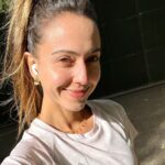 Júlia Mendes Instagram - A primeira corridinha em London merece ser registrada! Porque suar faz bem em qualquer lugar do mundo! 10k londrinos deliciosos nesse parque lindo e nesse dia inspirador!🙌🏼✅😅✨e por aí? Já foi também?
