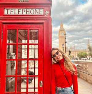 Júlia Mendes Instagram - Podem até chamar de cidade cinza mas o primeiro dia em Londres foi com muitas cores! Que lugar! Que cidade! Estou encantada. ✨♥️🏴󠁧󠁢󠁥󠁮󠁧󠁿