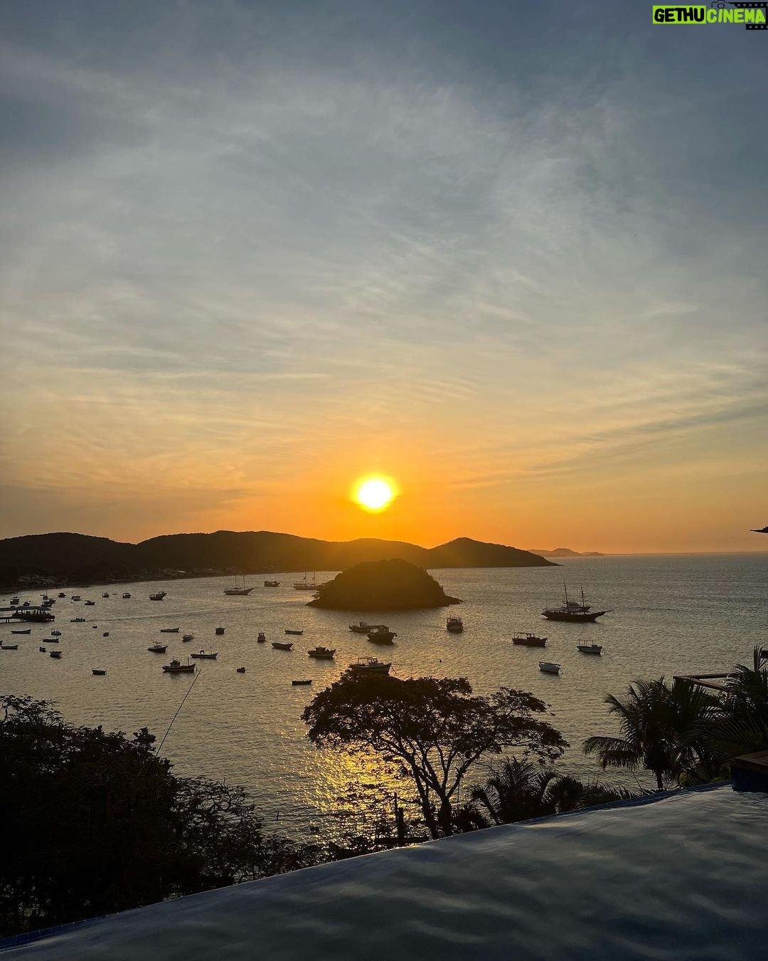 Júlia Mendes Instagram - Alguém me explica? 🥹🌅