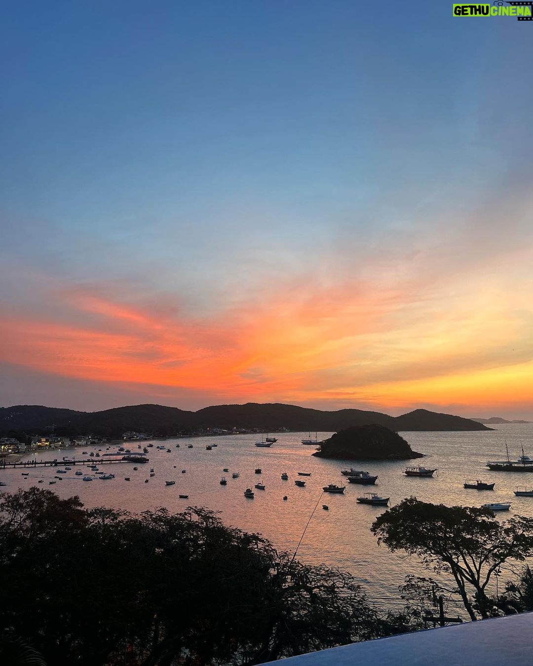 Júlia Mendes Instagram - Alguém me explica? 🥹🌅