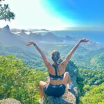 Júlia Mendes Instagram - Impossível por em palavras! A natureza é algo que me emociona. Obrigada meu corpo e minha saúde por me proporcionar vistas como essa. Obrigada minha equipe pela melhor energia sempre! A vista é mais bonita com vocês! 🙌🏼💚✨ Pedra Da Proa