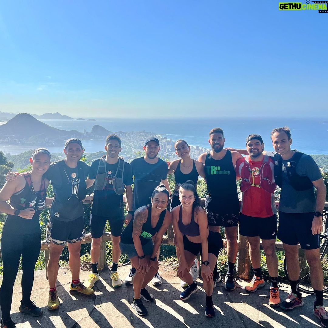 Júlia Mendes Instagram - Impossível por em palavras! A natureza é algo que me emociona. Obrigada meu corpo e minha saúde por me proporcionar vistas como essa. Obrigada minha equipe pela melhor energia sempre! A vista é mais bonita com vocês! 🙌🏼💚✨ Pedra Da Proa